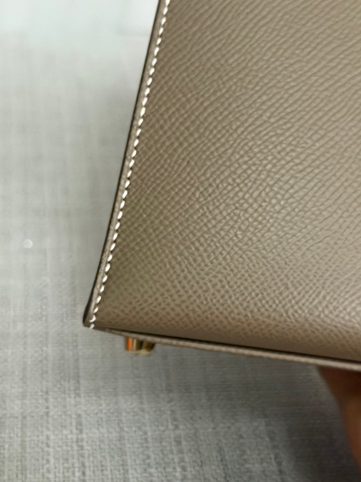 HERMÈS Kelly 25 Etoupe Epsom Leather Sellier GHW Stamp Z 2021 Pristine