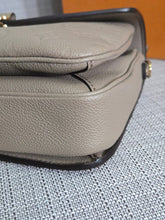 Load image into Gallery viewer, Louis Vuitton LV Pochette Metis Turtledove/Dune Emprinted Leather
