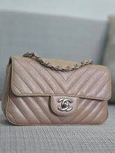 Load image into Gallery viewer, Chanel series 24 17B 2017 Fall/Winter Collection Iridescent Rose Gold Caviar Silver hardware Chevron Mini Rectangular Flap Bag
