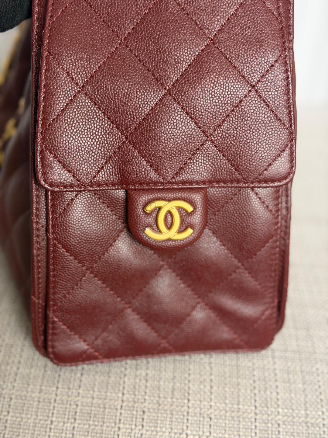 CHANEL 25A Burgundy Caviar Aged GHW 25 Hobo Bag Size SMALL