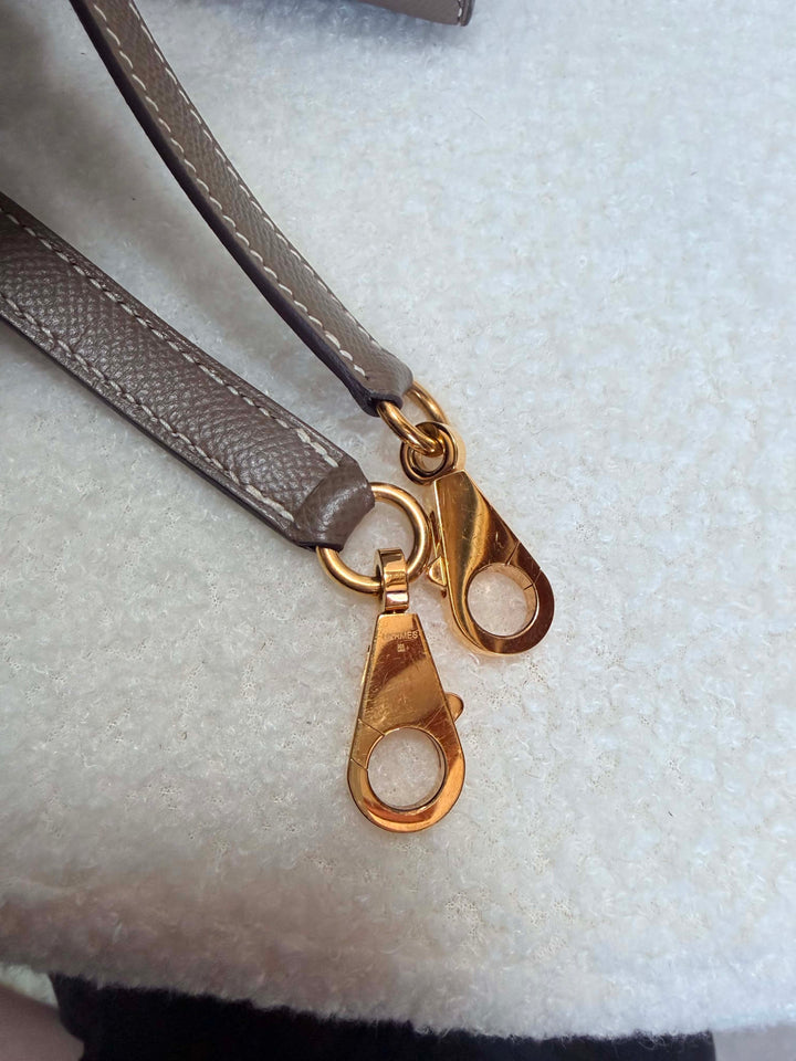 HERMÈS Kelly 28 Etoupe Epsom Sellier GHW Stamp Y 2020