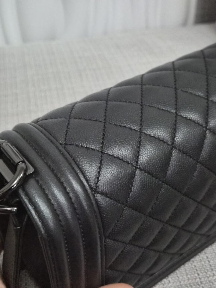 CHANEL Series 25 Black Caviar So Black Hardware Old Medium Le Boy Bag 2017/2018
