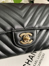 Load image into Gallery viewer, Chanel series 26 (2018) Black Lambskin Chevron LGHW Mini rectangular Flap Bag
