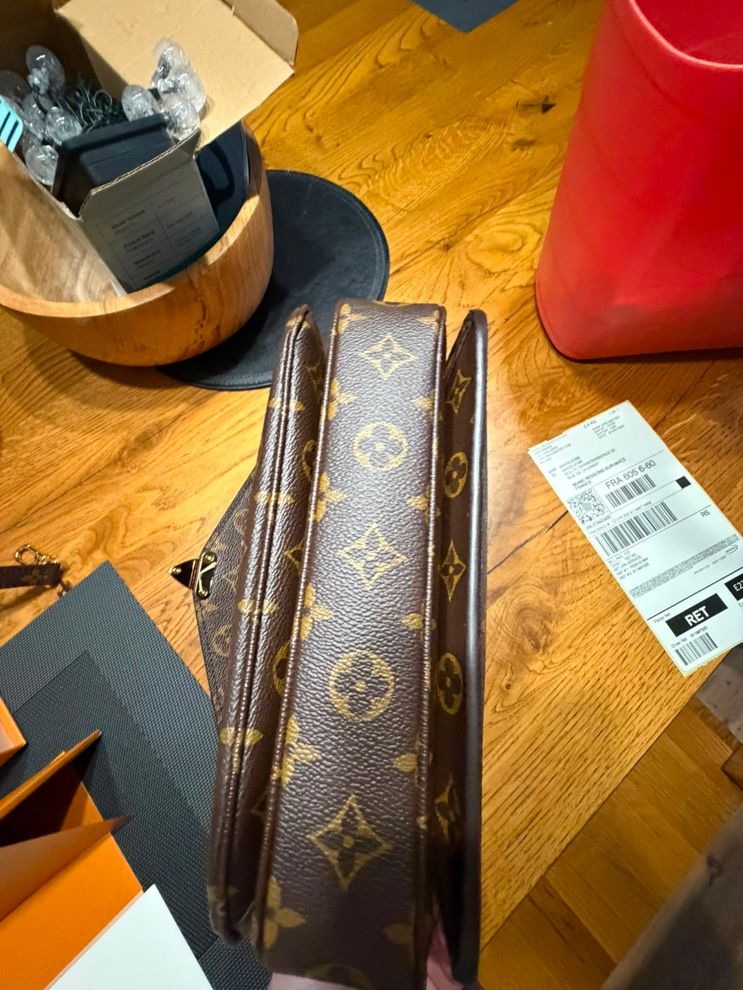 LOUIS VUITTON Pochette Metis Monogram 2024