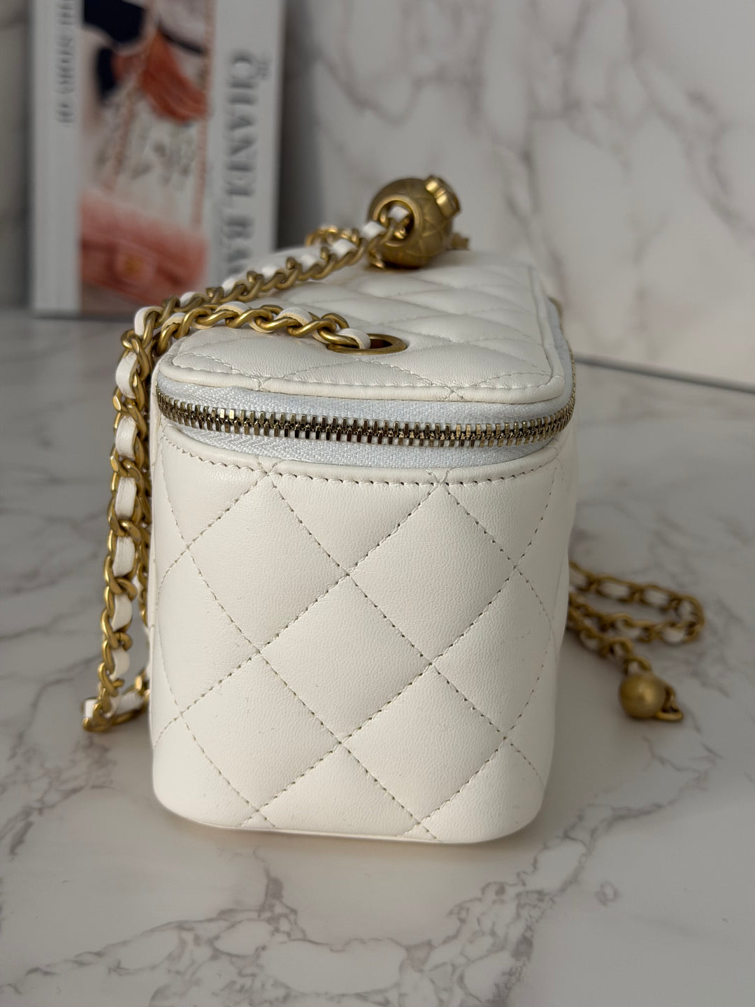 CHANEL series 31 White Lambskin aged GHW Small Vanity Pearl Crush Adjustable Chain 2020/2021