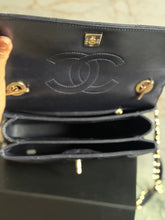 Load image into Gallery viewer, Chanel series 28 2018/2019 Navy Lambskin Champagne GHW Trendy CC Flap Bag size Small with Detachable Strap
