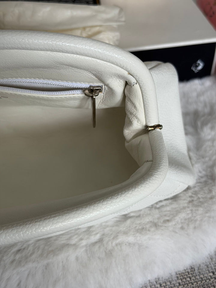 CHANEL series 12 White Caviar SHW Classic Clutch