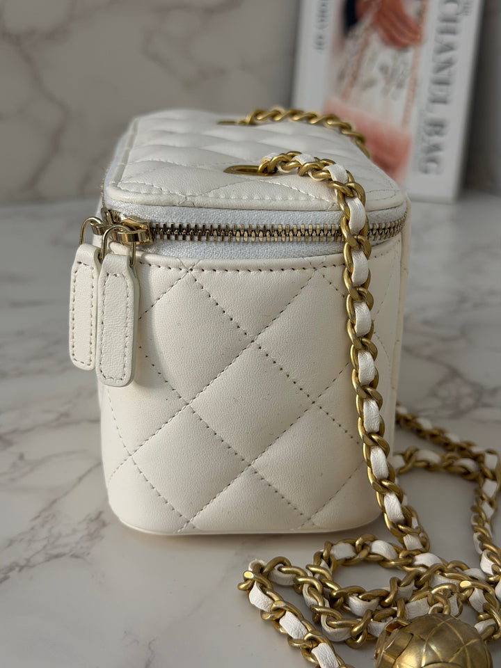 CHANEL series 31 White Lambskin aged GHW Small Vanity Pearl Crush Adjustable Chain 2020/2021