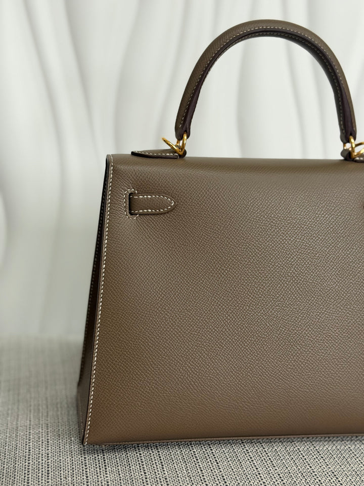 HERMÈS Kelly 25 Etoupe Epsom Leather Sellier GHW Stamp Z 2021 Pristine