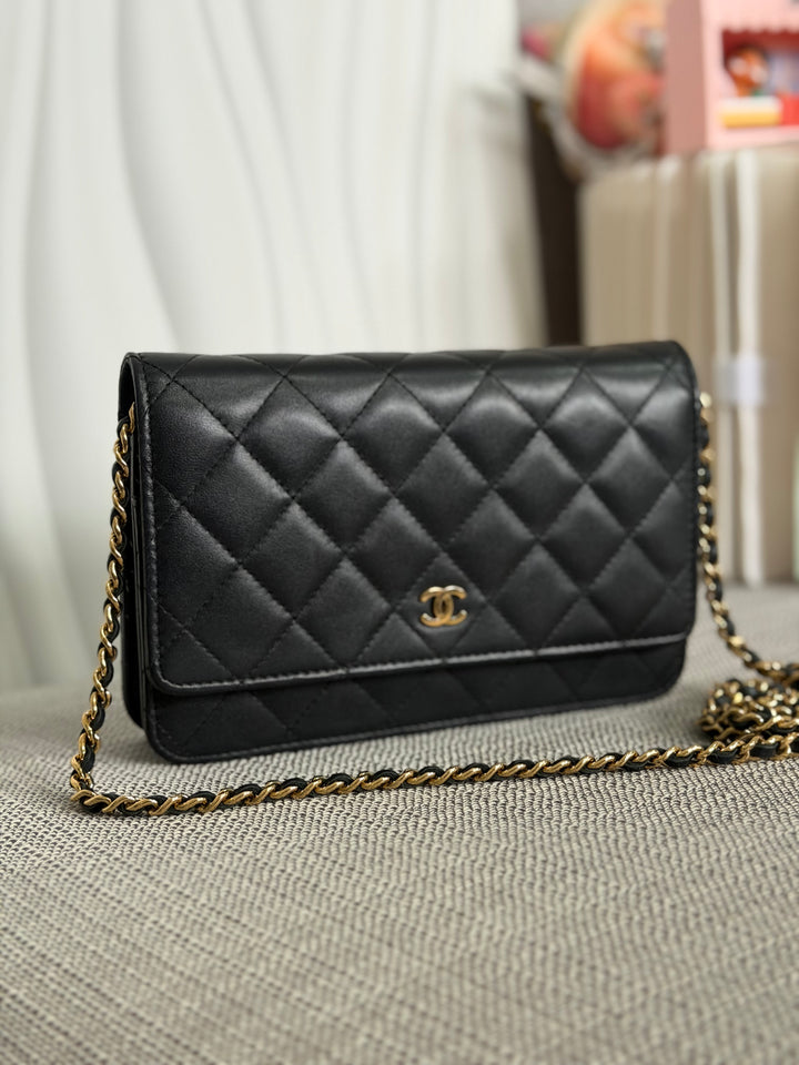 CHANEL series 25 2018 Black Lambskin LGHW Classic Wallet On Chain (WOC)