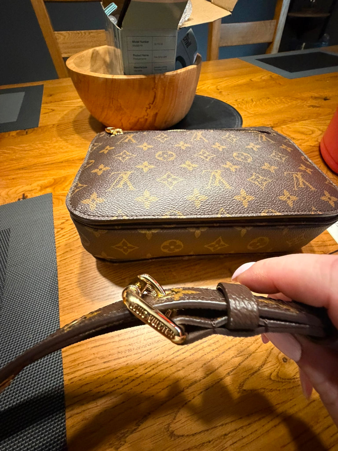 LOUIS VUITTON Pochette Metis Monogram 2024