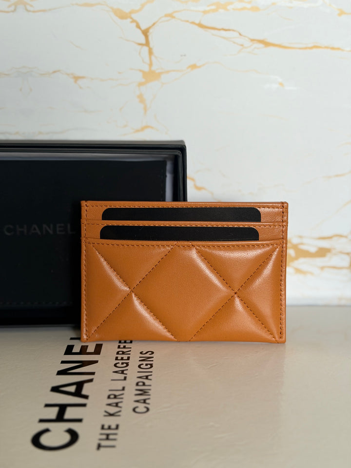 CHANEL 21A Pumpkin Spice Lambskin 19 Flat Card Holder 2021