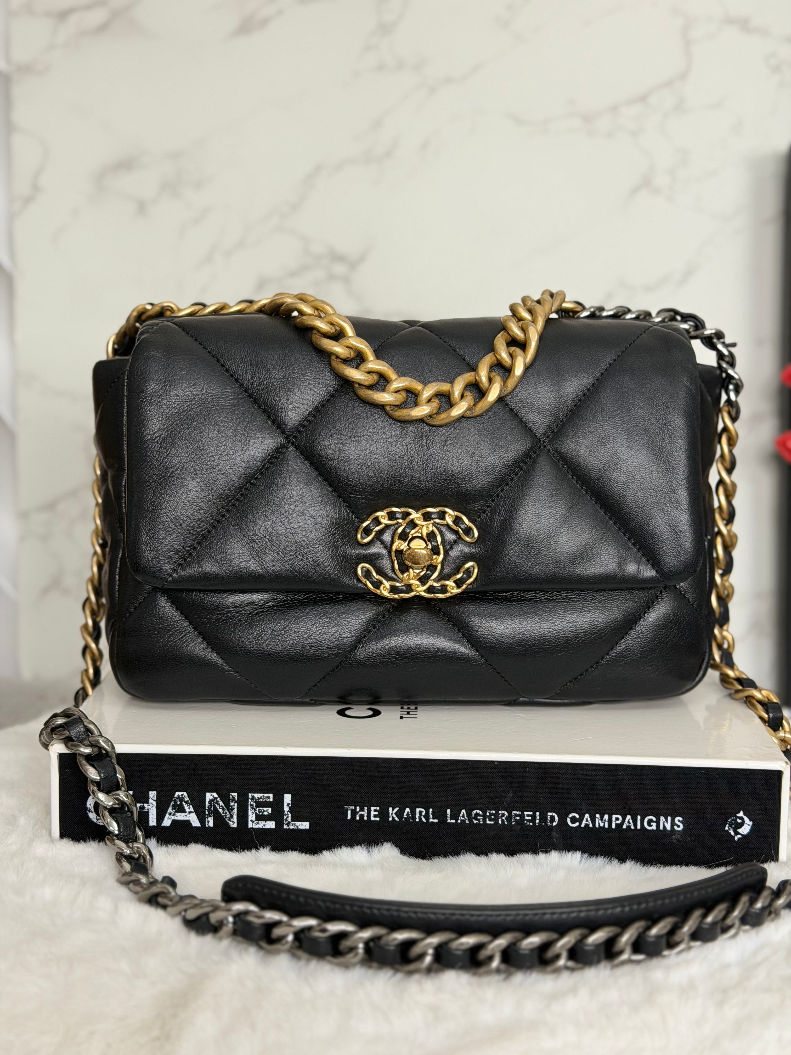 CHANEL CHANEL series 31 Black Lambskin Mixed HW 19 Flap Bag size SMALL