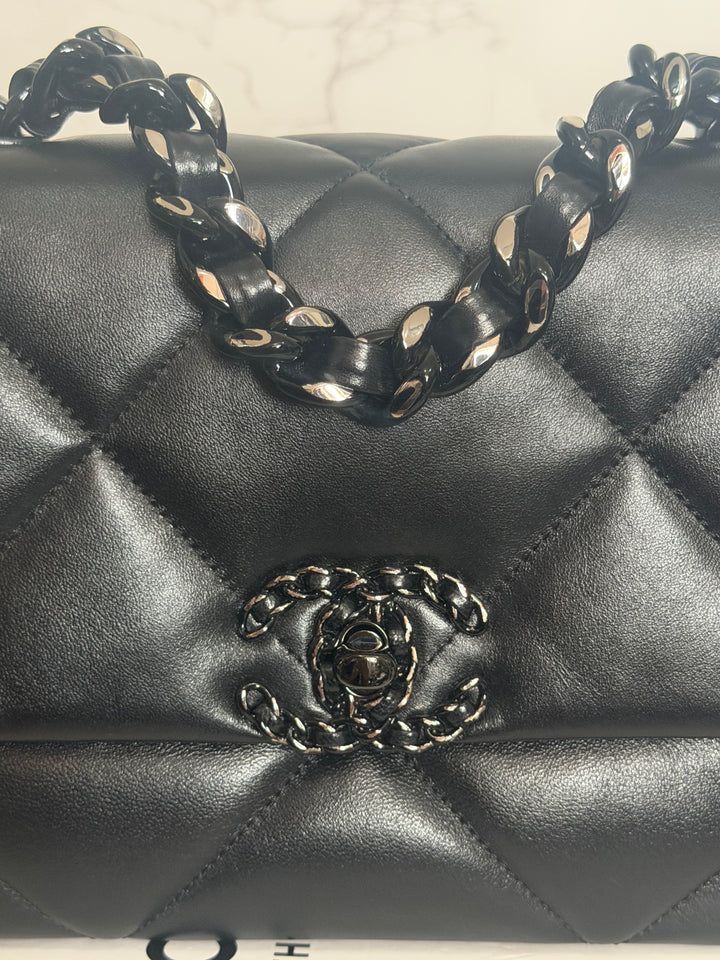CHANEL 22P So Black 19 Black Lambskin Flap Bag size Small 2022