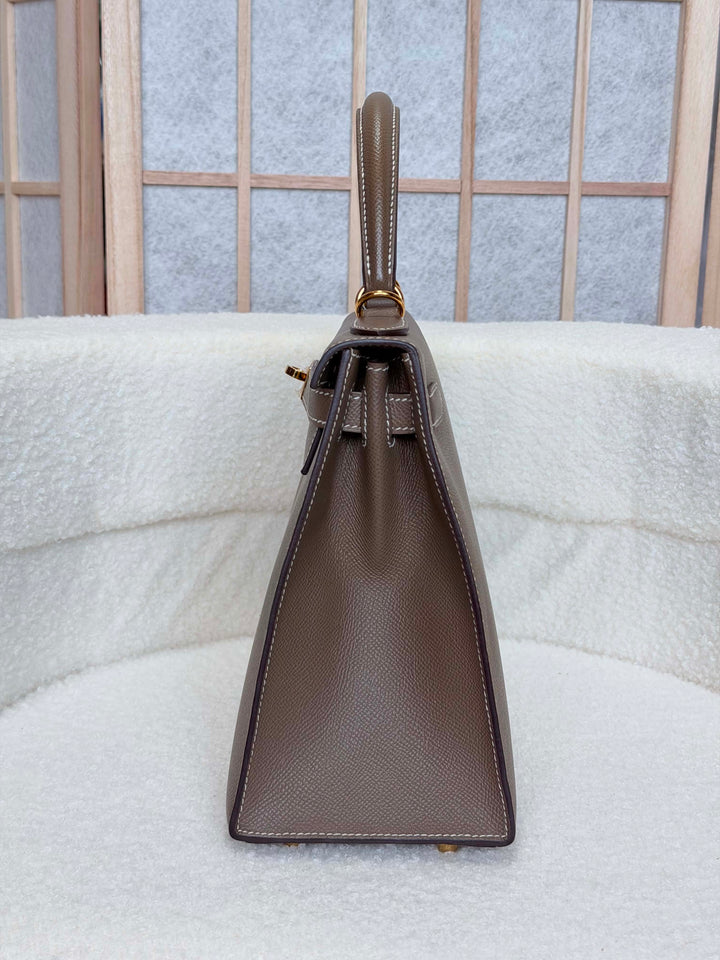 HERMÈS Kelly 28 Etoupe Epsom Sellier GHW Stamp Y 2020