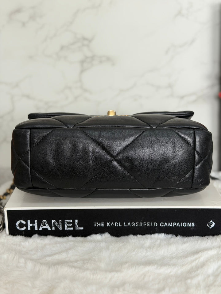 CHANEL series 31 Black Lambskin Mixed HW 19 Flap Bag size SMALL