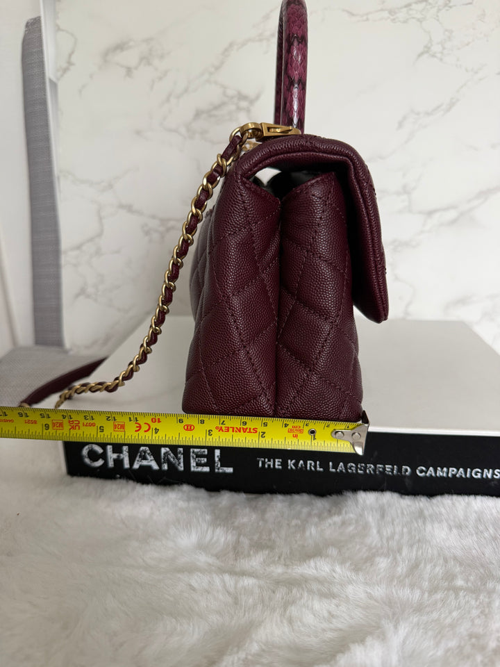 CHANEL series 26 Burgundy Caviar Aged GHW Coco Handle Flap Bag size SMALL with Pink sea snake handle 2018