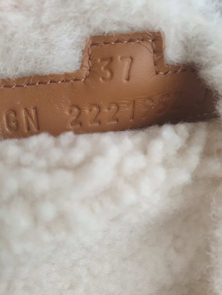 Hermès Chypre Sandals in Naturel/ Écru Suede goatskin plus shearling size EU37