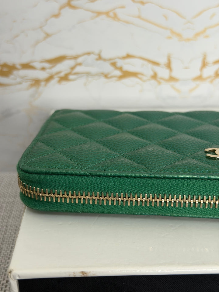CHANEL series 25 18S collection Emerald Green Caviar LGHW Full size Zipped Wallet