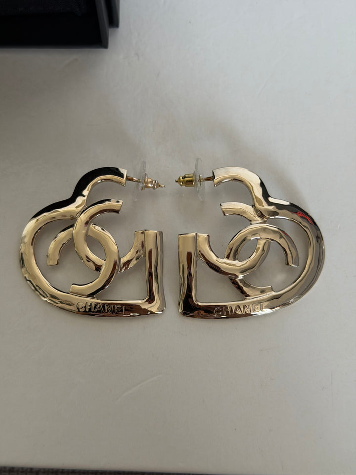 CHANEL Light Gold Heart Earrings 2022