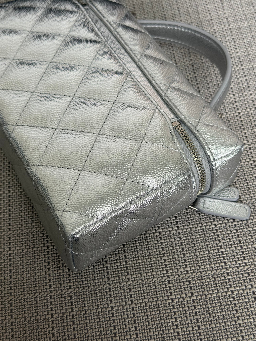 CHANEL 26C Silver Caviar SHW Long Vanity with detachable chain 2025/2026