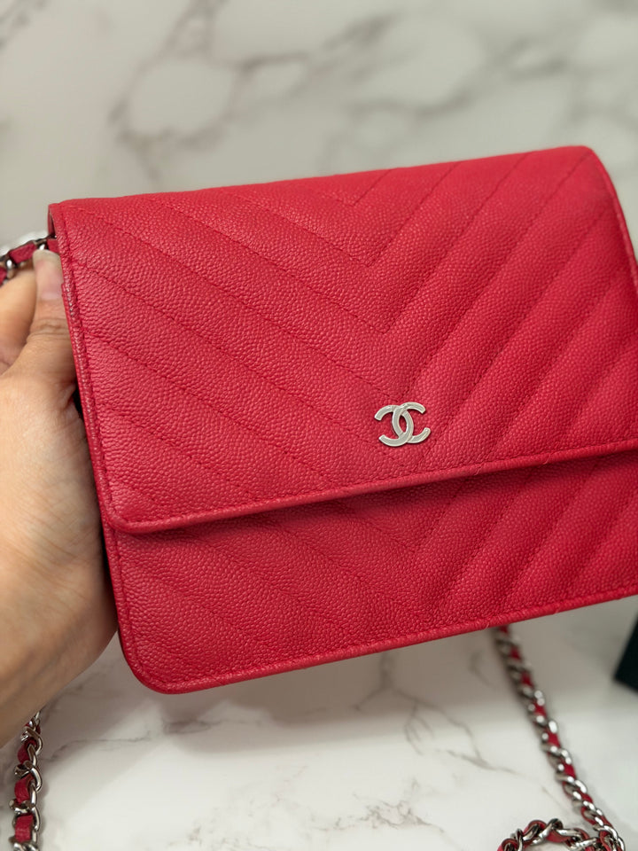 CHANEL series 25 2018 Dark pink chevron caviar SHW Square Wallet On Chain (WOC)