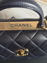 Load image into Gallery viewer, Chanel series 28 2018/2019 Navy Lambskin Champagne GHW Trendy CC Flap Bag size Small with Detachable Strap
