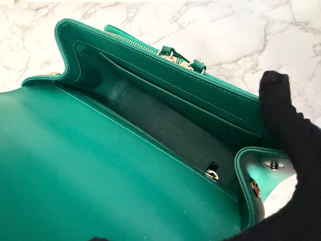 CHANEL series 23 Green Caviar LGHW Medium Business Affinity Flap Bag