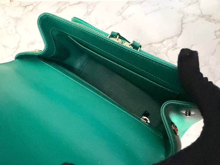 CHANEL series 23 Green Caviar LGHW Medium Business Affinity Flap Bag