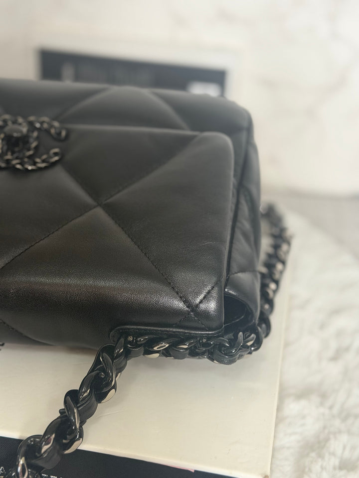 CHANEL 22P So Black 19 Black Lambskin Flap Bag size Small 2022