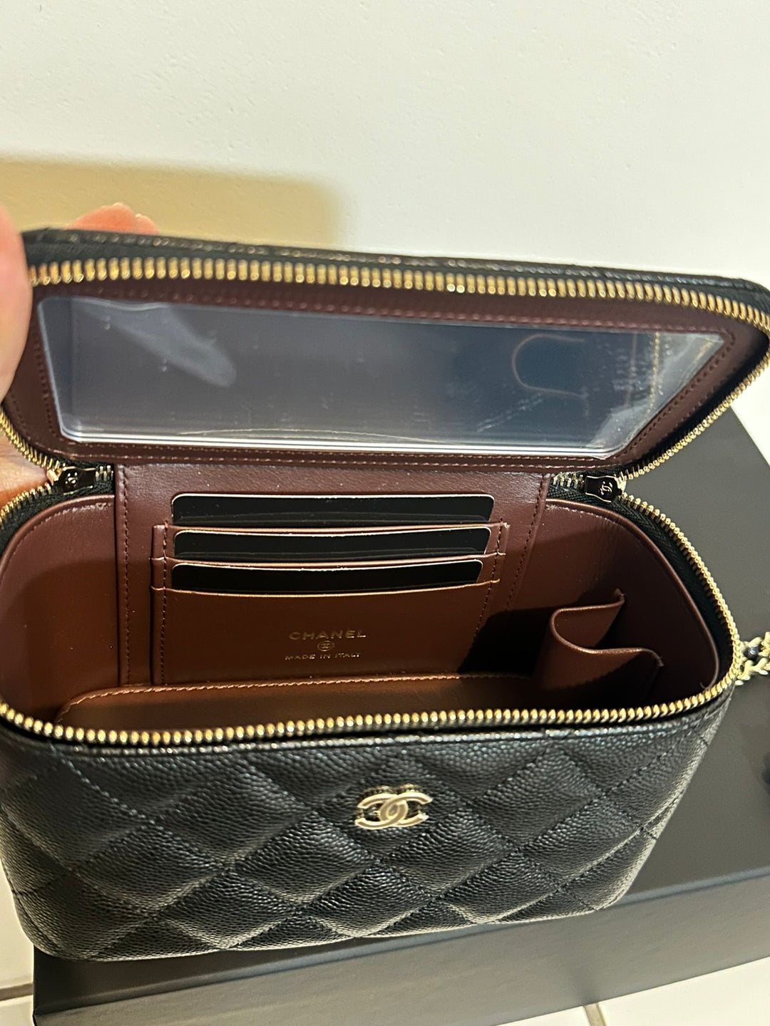 CHANEL Black Caviar LGHW Small Vanity Case with chain
