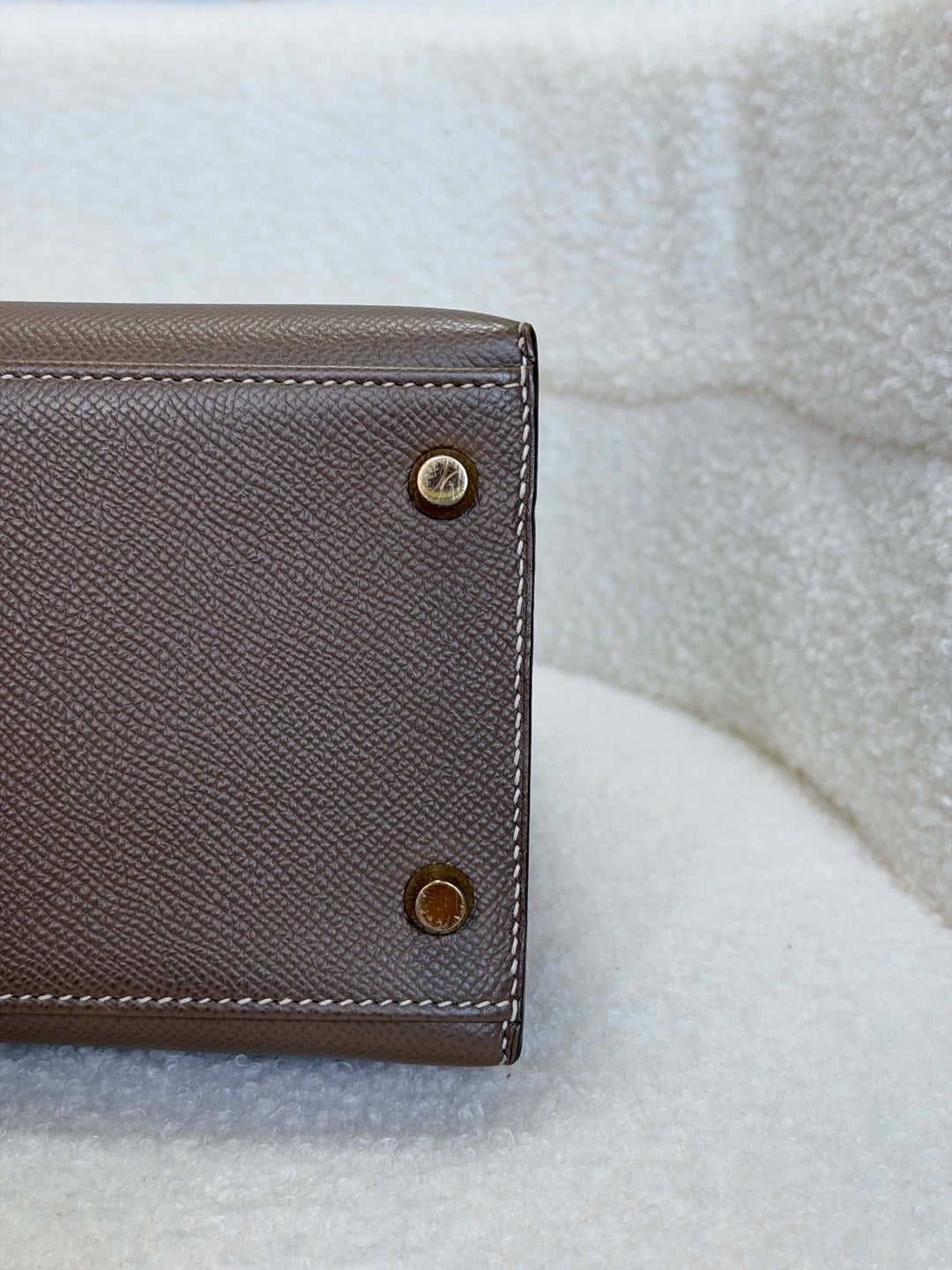 HERMÈS Kelly 28 Etoupe Epsom Sellier GHW Stamp Y 2020