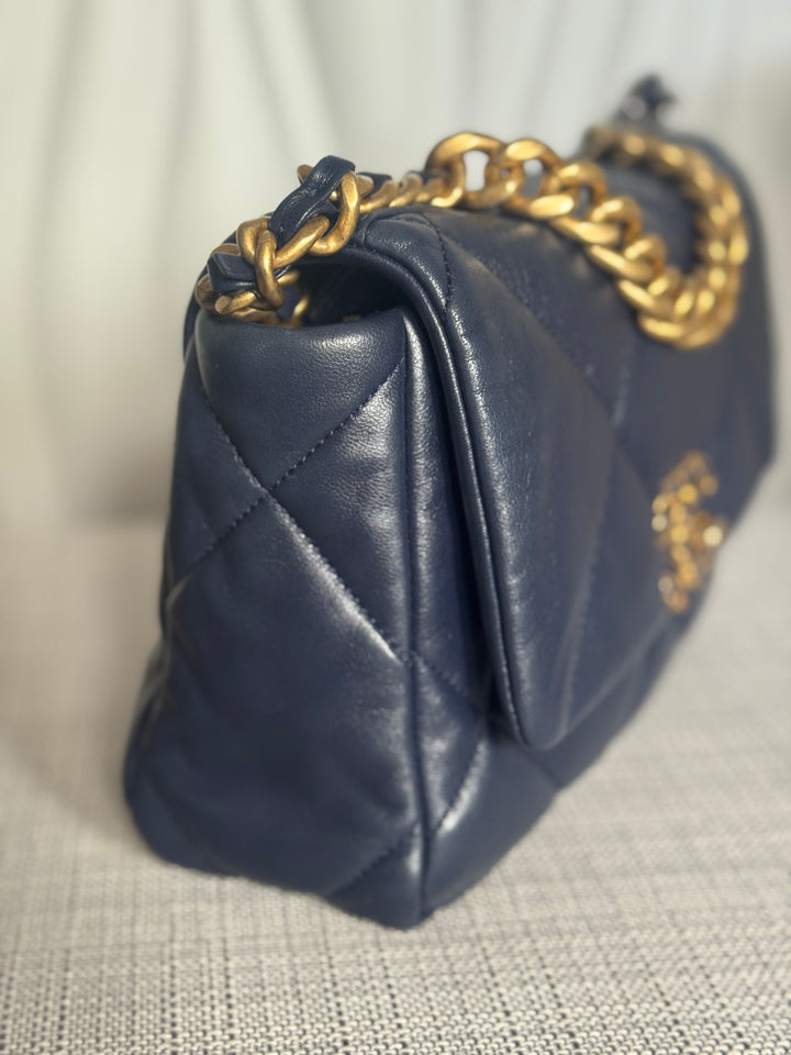 CHANEL 19 Size SMALL 26 cms series 31 Navy Lambskin Mixed Hardware Flap Bag with top handle