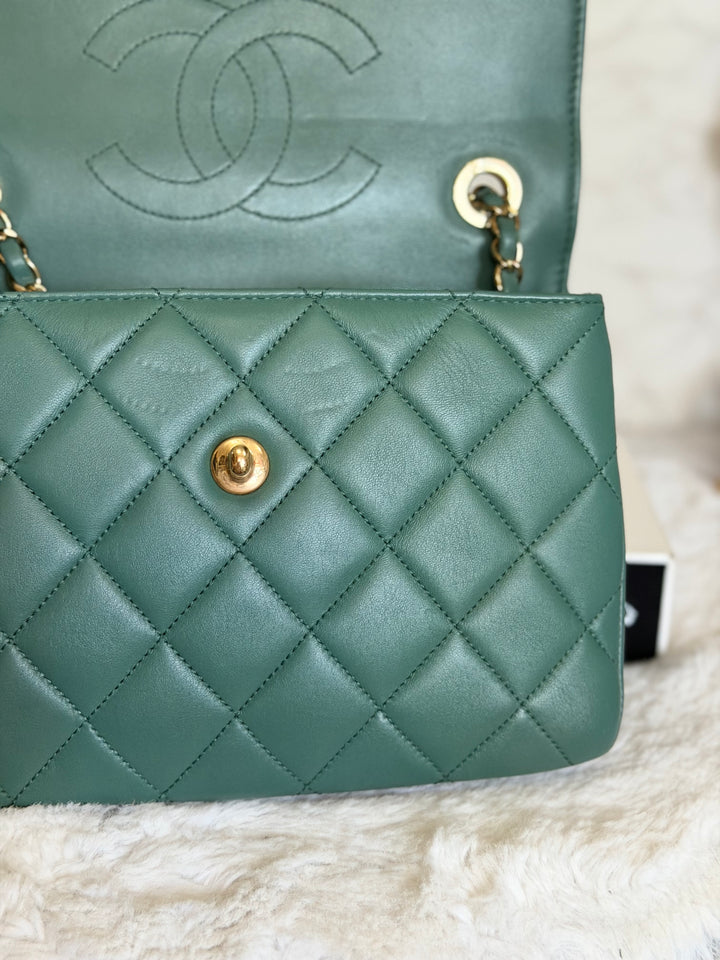 CHANEL series 26 Green Lambskin LGHW Small Trendy CC Top Handle Flap Bag 2018