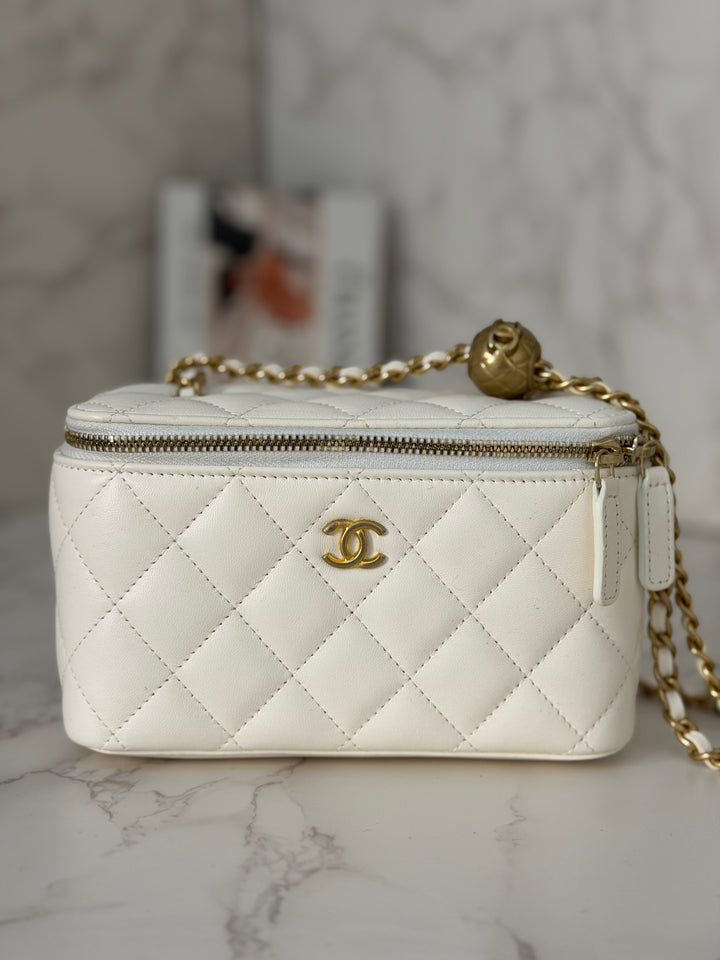 CHANEL series 31 White Lambskin aged GHW Small Vanity Pearl Crush Adjustable Chain 2020/2021