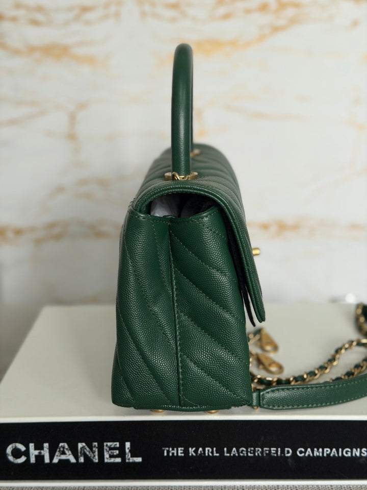 CHANEL series 26 Forrest Dark Green Caviar Chevron Aged GHW Coco Handle Size SMALL 24 cms 2018