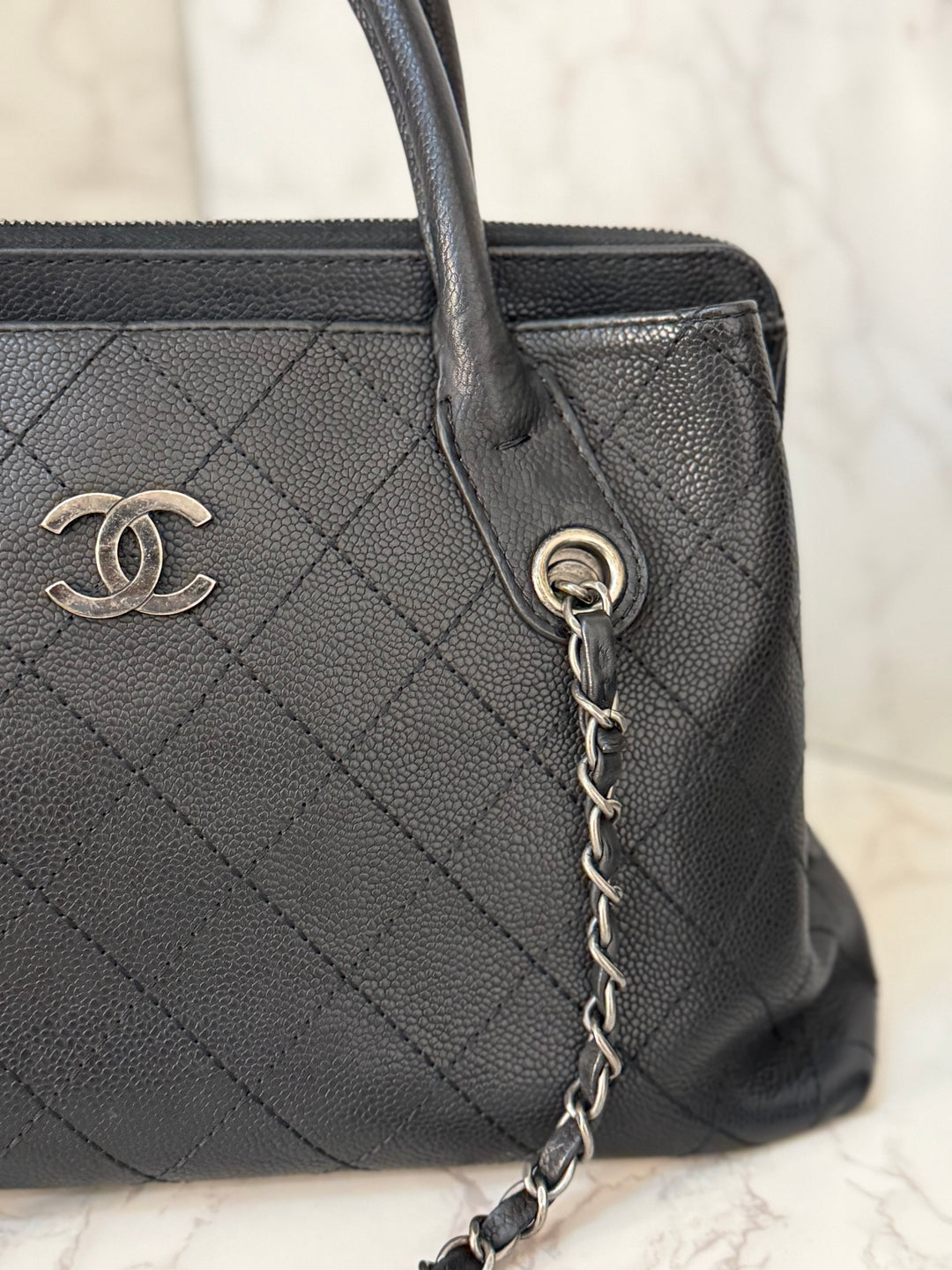 CHANEL series 23 Black Caviar Ruthenium HW Tote Bag with Shoulder Chain strap
