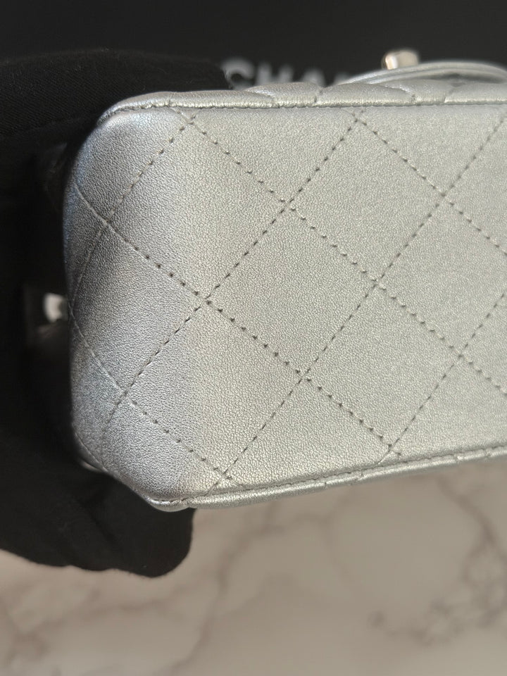 Chanel Series 31 21P Collection Iridescent Silver lambskin SHW Square Mini Flap Bag 2021