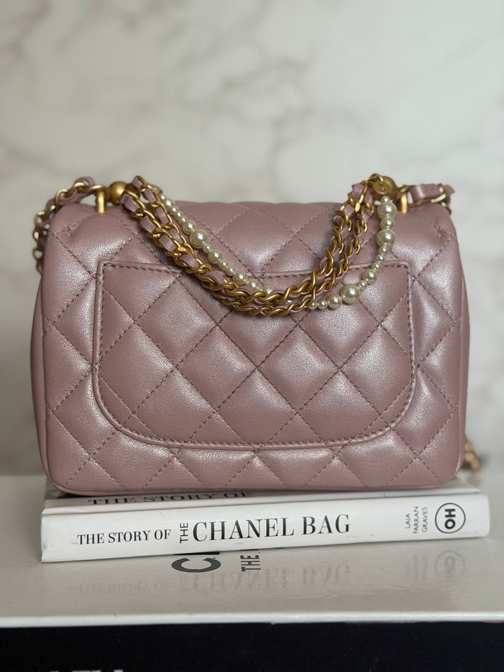 CHANEL 24P Pearly Pink Lambskin Pearl Twist Aged GHW Flap Bag 2024