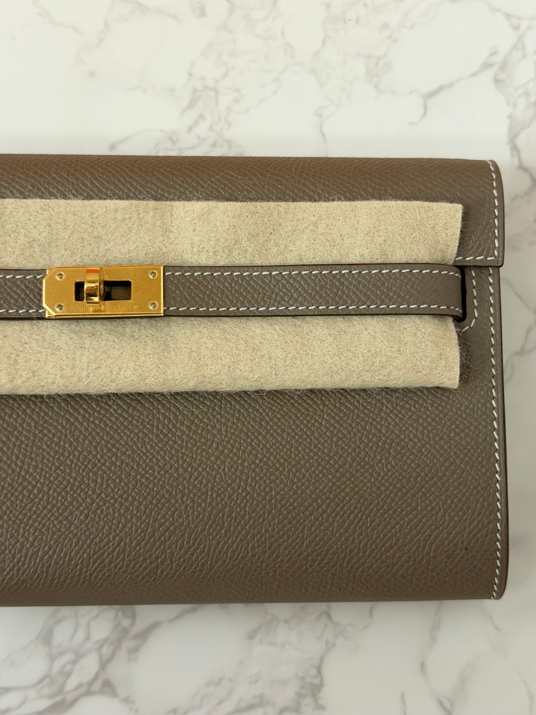 HERMES Kelly To Go Etoupe Epsom Leather GHW stamp B 2023