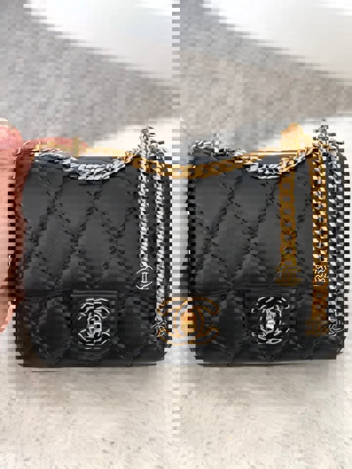 Chanel 22P Black Lambskin GHW Square mini flap bag