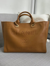 Load image into Gallery viewer, Chanel series 31 21S 2021 Spring/Summer collection Caramel Calf skin aged GHW Medium/Large Deauville Tote Bag with Top handle
