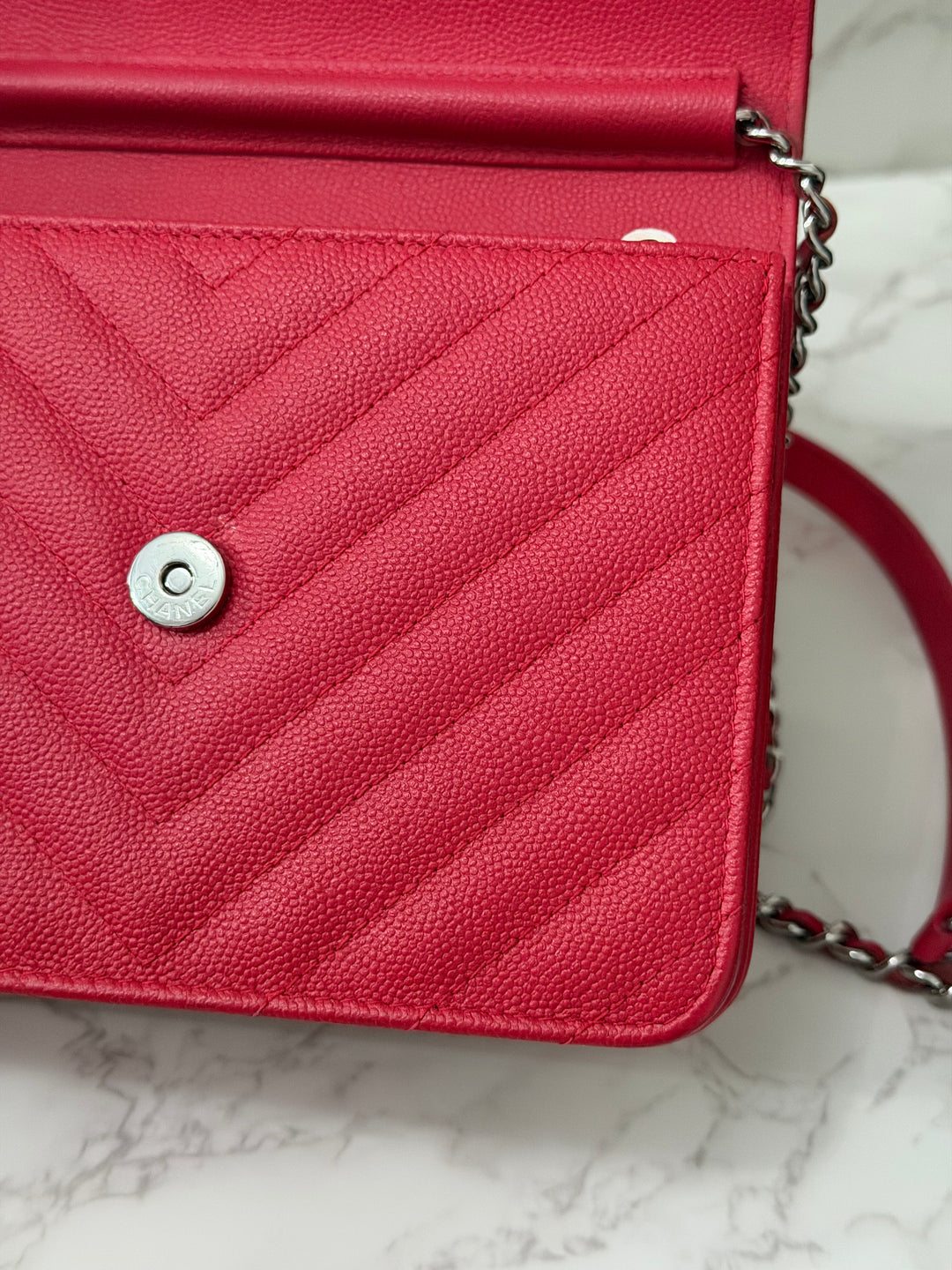 CHANEL series 25 2018 Dark pink chevron caviar SHW Square Wallet On Chain (WOC)