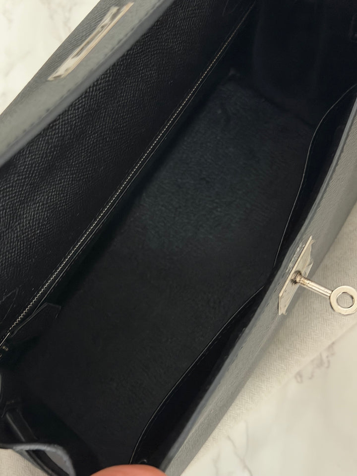 HERMES Black Noir Sellier Epsom Leather PHW Kelly 28 Stamp R 2014