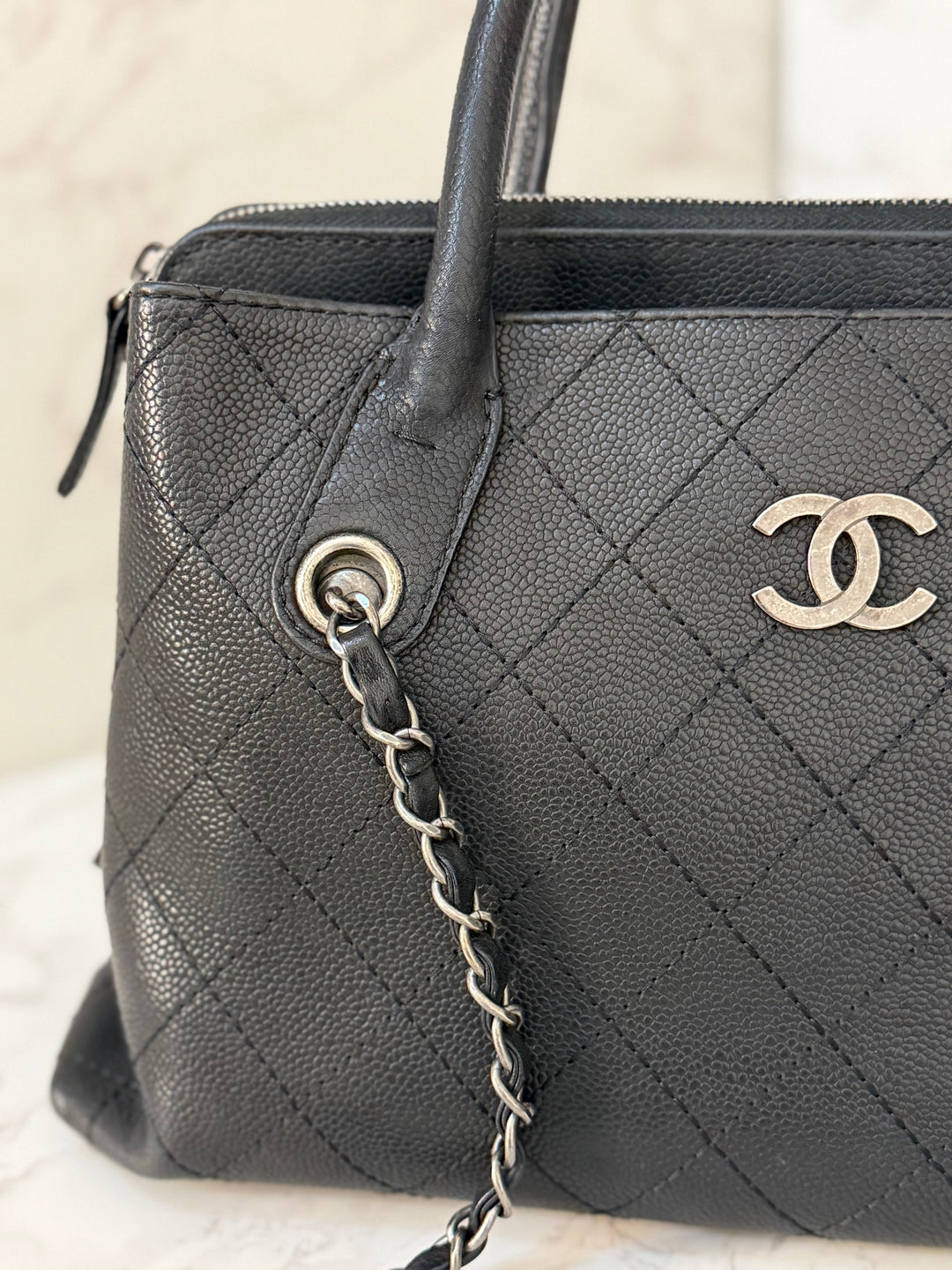 CHANEL series 23 Black Caviar Ruthenium HW Tote Bag with Shoulder Chain strap