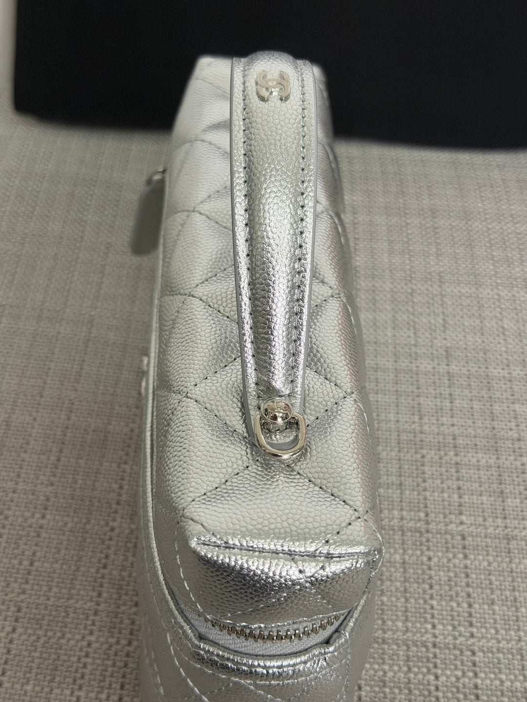 CHANEL 26C Silver Caviar SHW Long Vanity with detachable chain 2025/2026