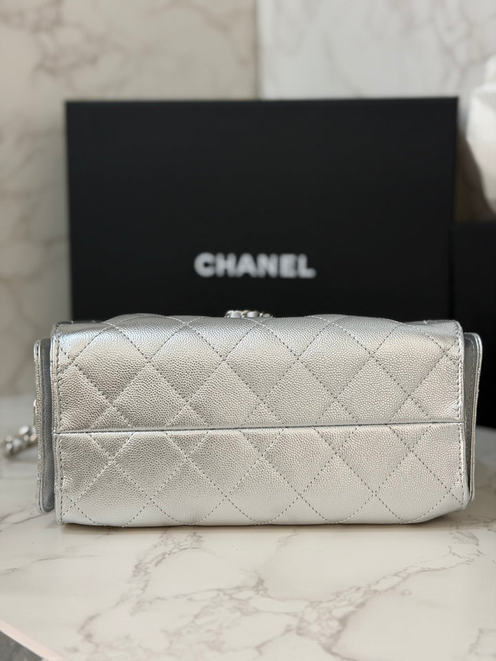 CHANEL 26C Silver Caviar shiny SHW Mini 25 Hobo Bag
