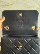 Load image into Gallery viewer, Chanel series 28 2018/2019 Navy Lambskin Champagne GHW Trendy CC Flap Bag size Small with Detachable Strap
