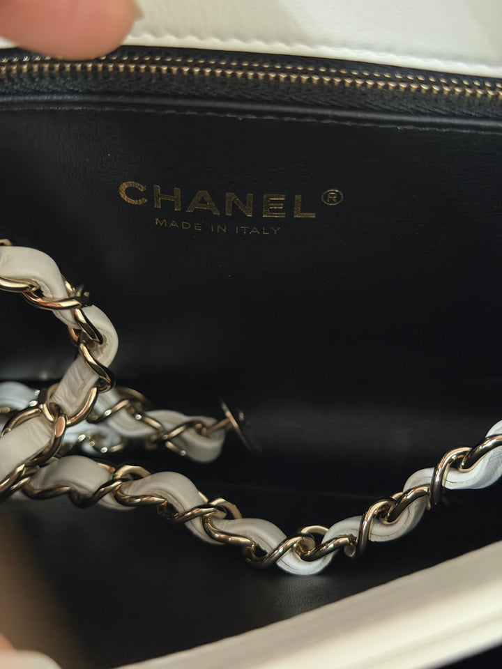 CHANEL 23S collection 2023 White Lambskin LGHW Trendy CC Flap Bag size Small with raised CHANEL Engraved Plate Top Handle