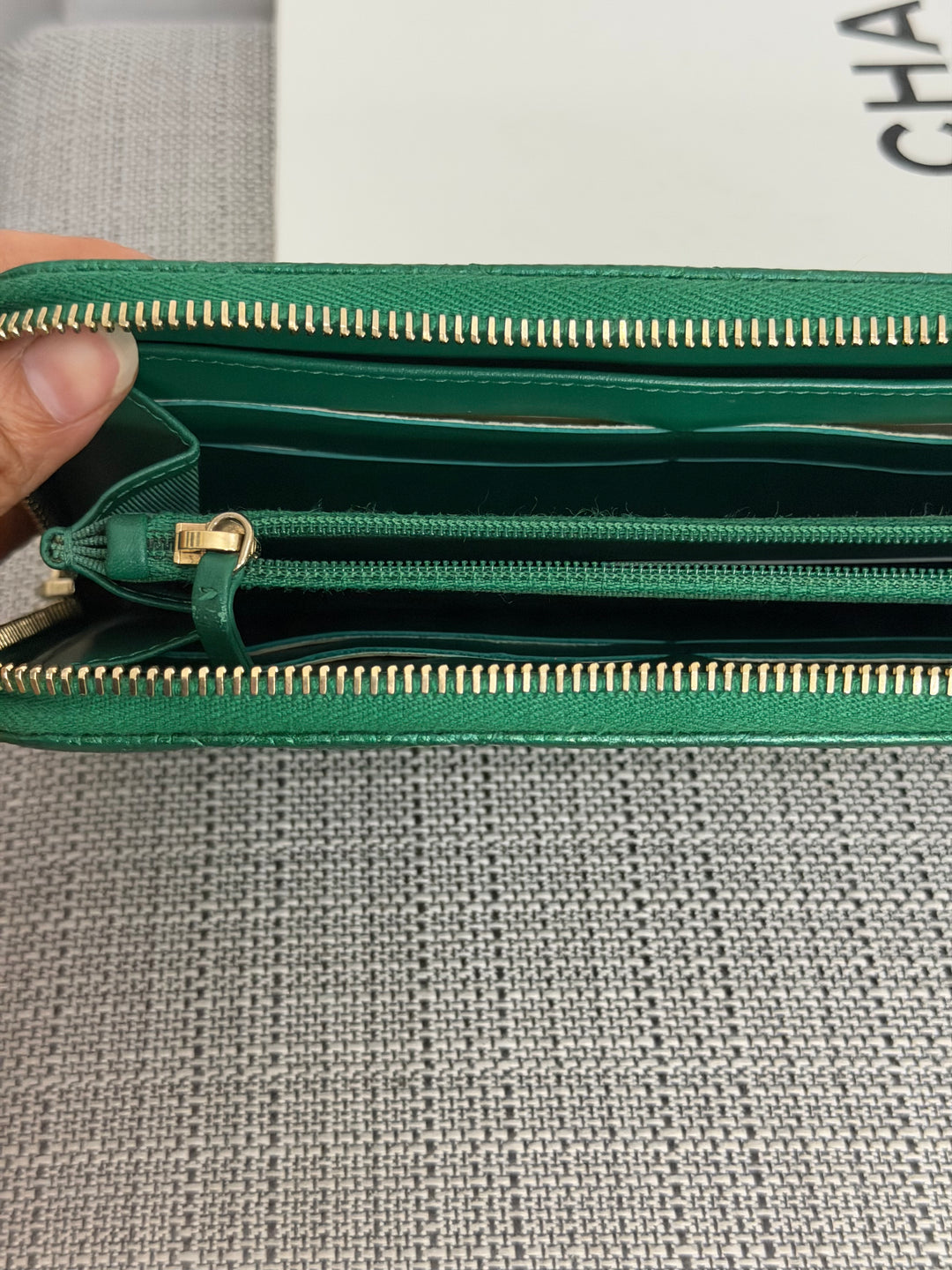 CHANEL series 25 18S collection Emerald Green Caviar LGHW Full size Zipped Wallet